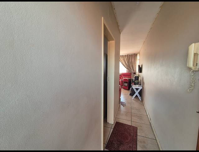 2 BEDROOM FLAT FOR SALE IN VANDERBIJLPARK CW 3